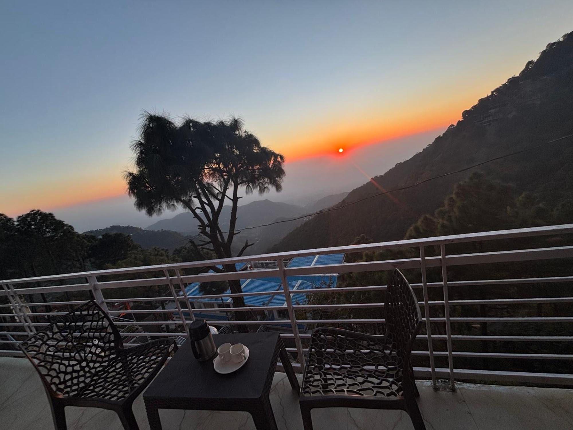Urban Wave 2Bed Rooms By The North Edge Kasauli Dış mekan fotoğraf