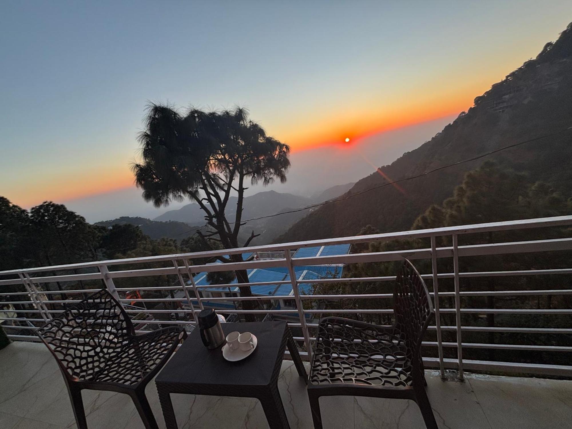 Urban Wave 2Bed Rooms By The North Edge Kasauli Dış mekan fotoğraf
